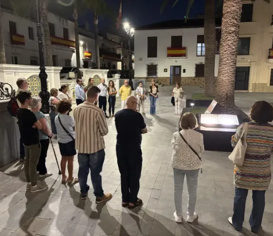 El Alcalde participa en el «Círculo del Silencio» que promueve La Comunidad Parroquial