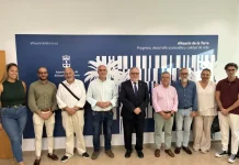 El alcalde se reúne con el Grupo Parroquial Nuestra Señora del Rocío para abordar proyectos futuros