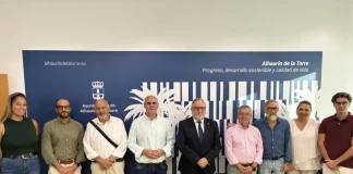 El alcalde se reúne con el Grupo Parroquial Nuestra Señora del Rocío para abordar proyectos futuros