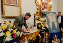 El Grupo Parroquial del Rocío firma la hechura de su futuro simpecado