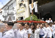 Los Verdes cierran su Fiesta de la Cruz con un gran ambiente y una exitosa procesión infantil