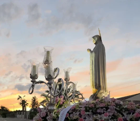 La Virgen de Fátima recorre las calles de El Romeral entre un gran fervor popular