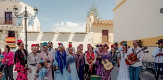 Alhaurín de la Torre arropa la salida del Grupo Parroquial del Rocío en una jornada de fe y tradición