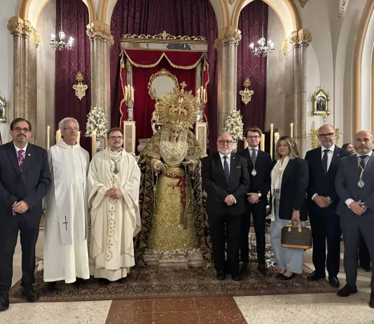 Miguel Pacheco Pérez borda una saya de oro para la Virgen de la Trinidad Coronada Miguel Pacheco Pérez borda una saya de oro para la Virgen de la Trinidad Coronada