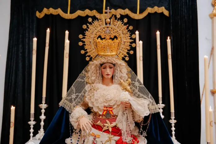 NOE00818_10_10_2026 María Santísima de la Amargura protagoniza su solemne besamanos en la iglesia